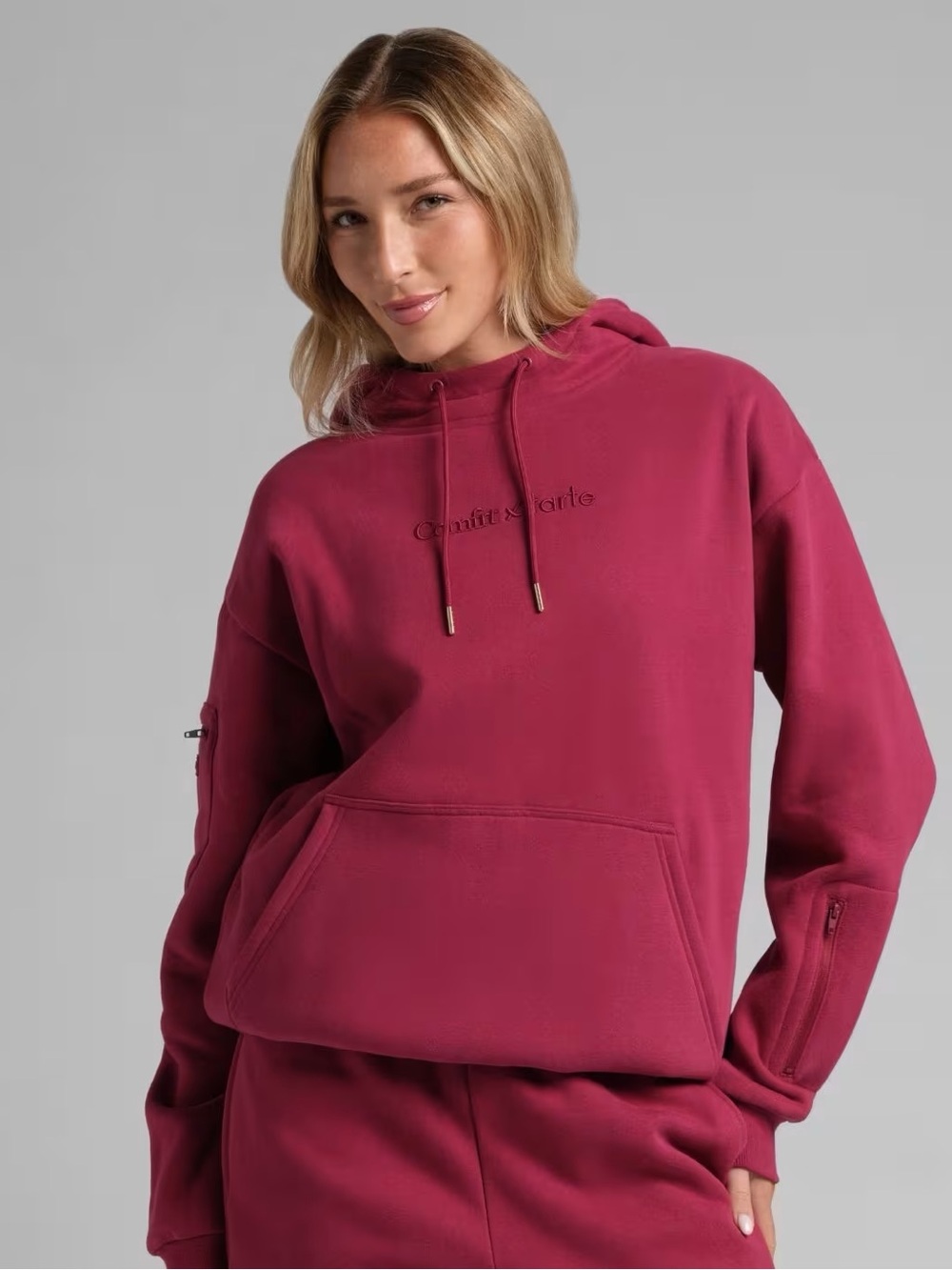 Comfrt x tarte $140 Limited Edition Airplane Mode Travel Hoodie Raspberry NWT
